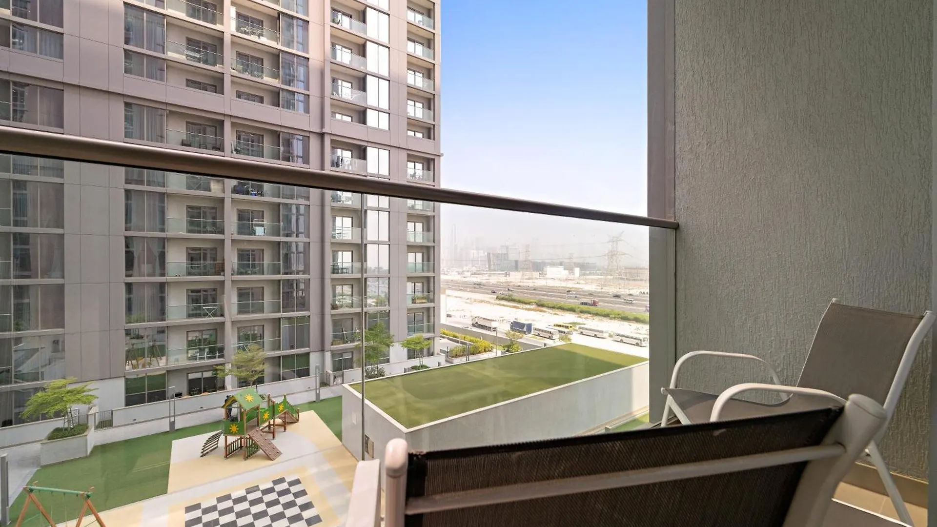Perfect 1 Bedroom For Family Stay - Close To Downtown Dubai Apartment
